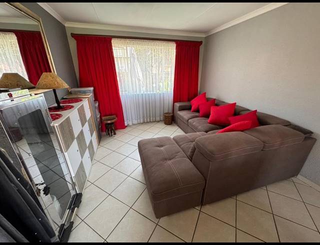 3 BEDROOM TOWNHOUSE FOR SALE IN TERENURE